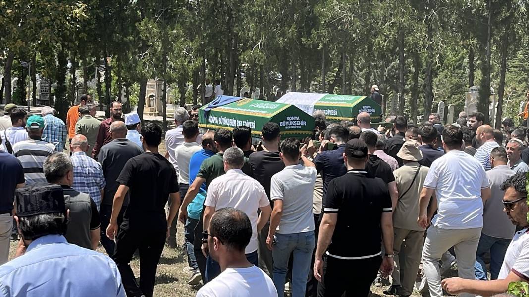 Konya'da taksinin çarptığı anne ve kızına hüzün dolu veda! 2